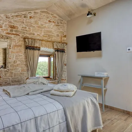 Petra Istria Villa Gajana